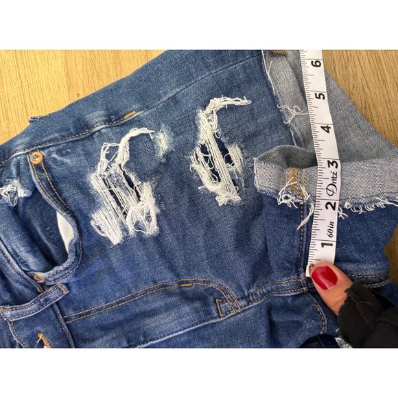 American Eagle Women’s Distressed Medium Wash Shorts W26 - Picture 8 of 8